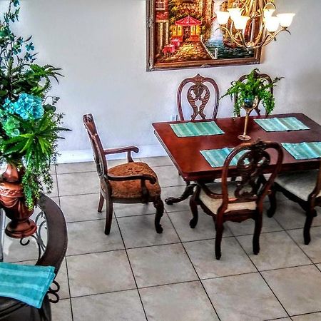 Mediterranean Three Story Beach Townhouse Сейнт Пийт Бийч Екстериор снимка