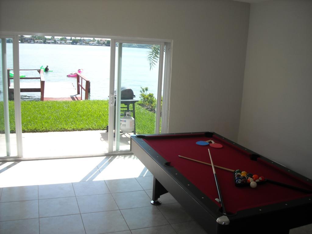Mediterranean Three Story Beach Townhouse Сейнт Пийт Бийч Екстериор снимка