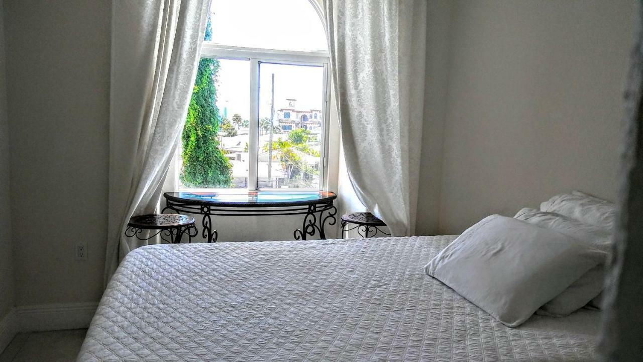 Mediterranean Three Story Beach Townhouse Сейнт Пийт Бийч Екстериор снимка
