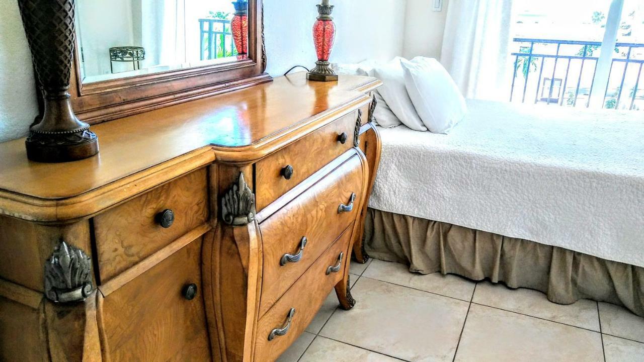 Mediterranean Three Story Beach Townhouse Сейнт Пийт Бийч Екстериор снимка