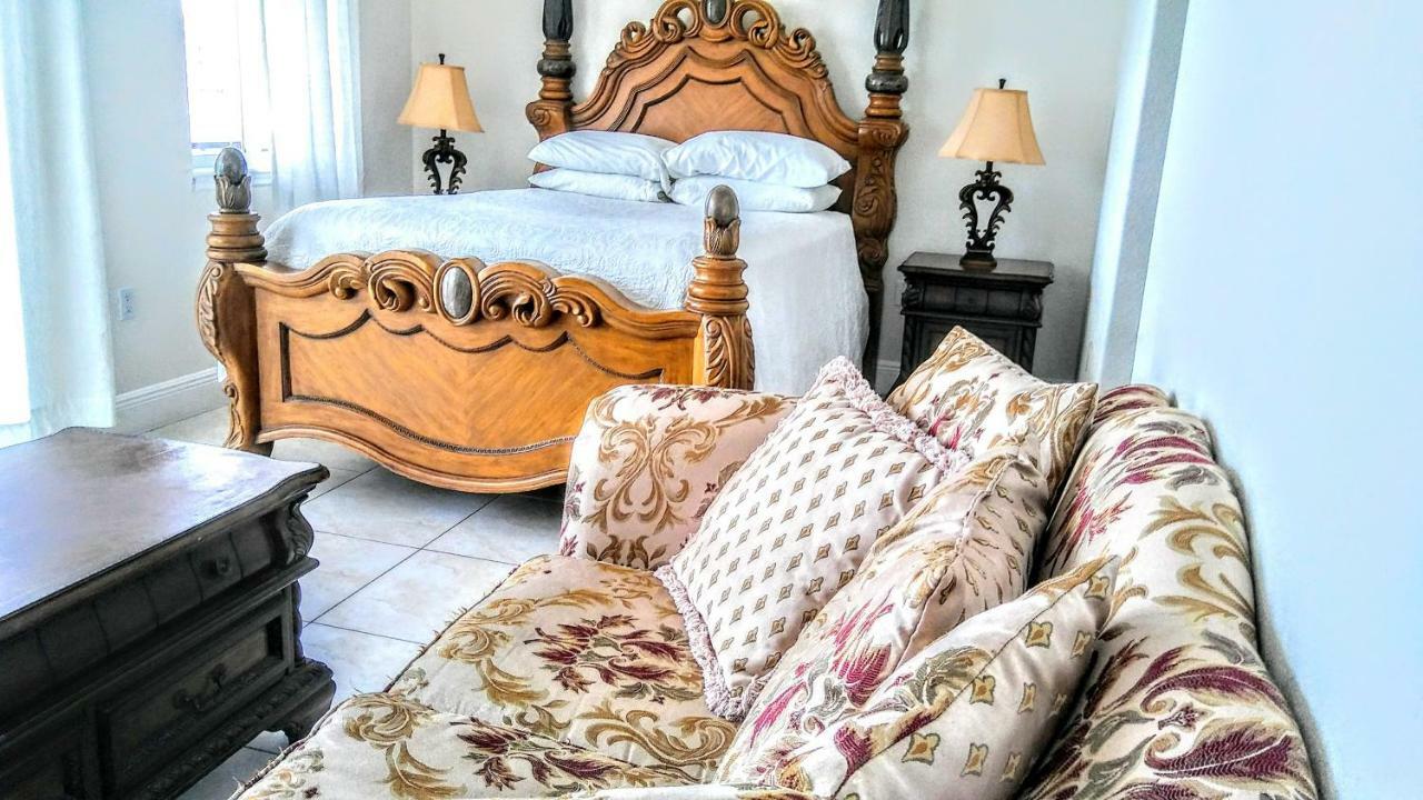 Mediterranean Three Story Beach Townhouse Сейнт Пийт Бийч Екстериор снимка